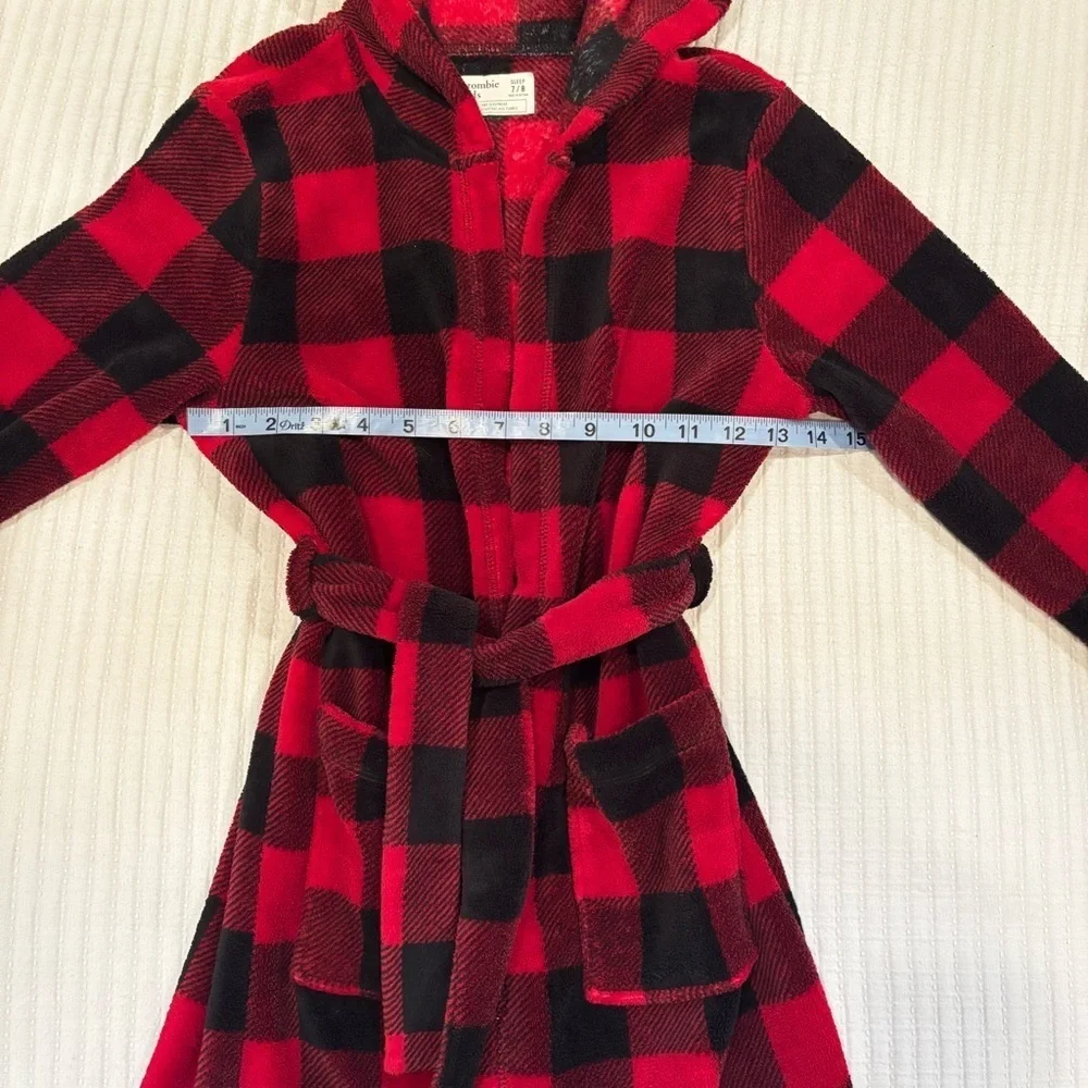 Abercrombie Kids Sleep Red Black Buffalo Plaid Fuzzy Hooded Robe Unisex Size 7/8